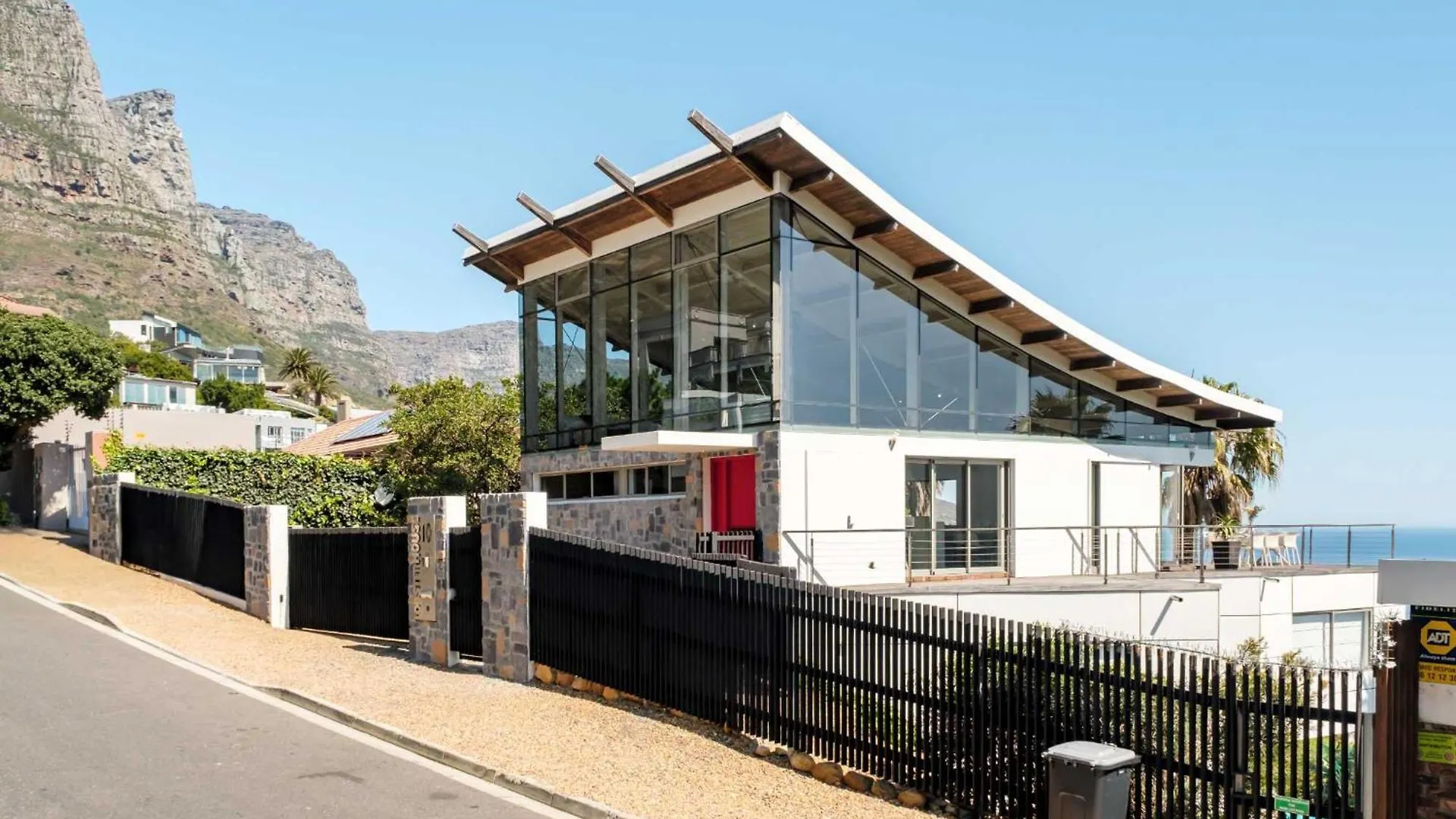 Extraordinary Family Retreat At Lobster Villa Cape Town 0*,  South Africa