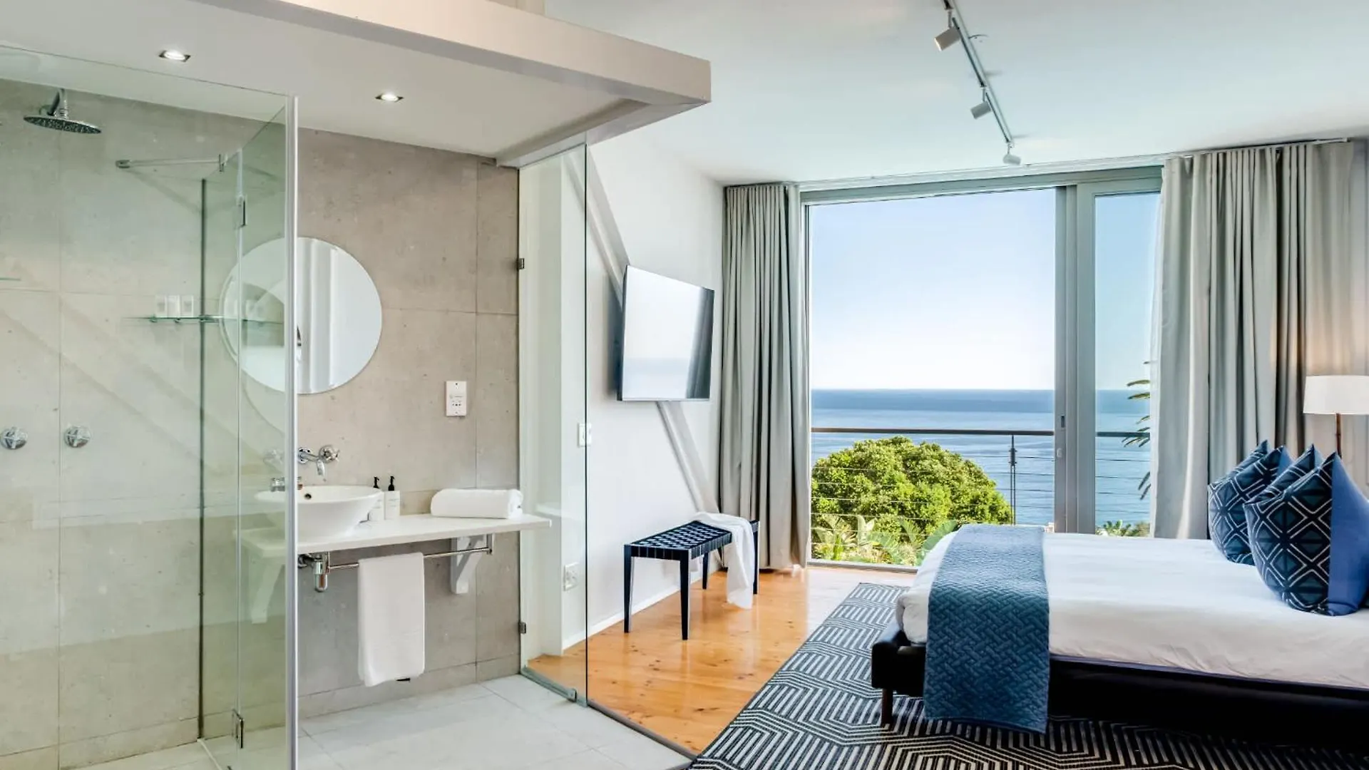 Extraordinary Family Retreat At Lobster Villa Cape Town