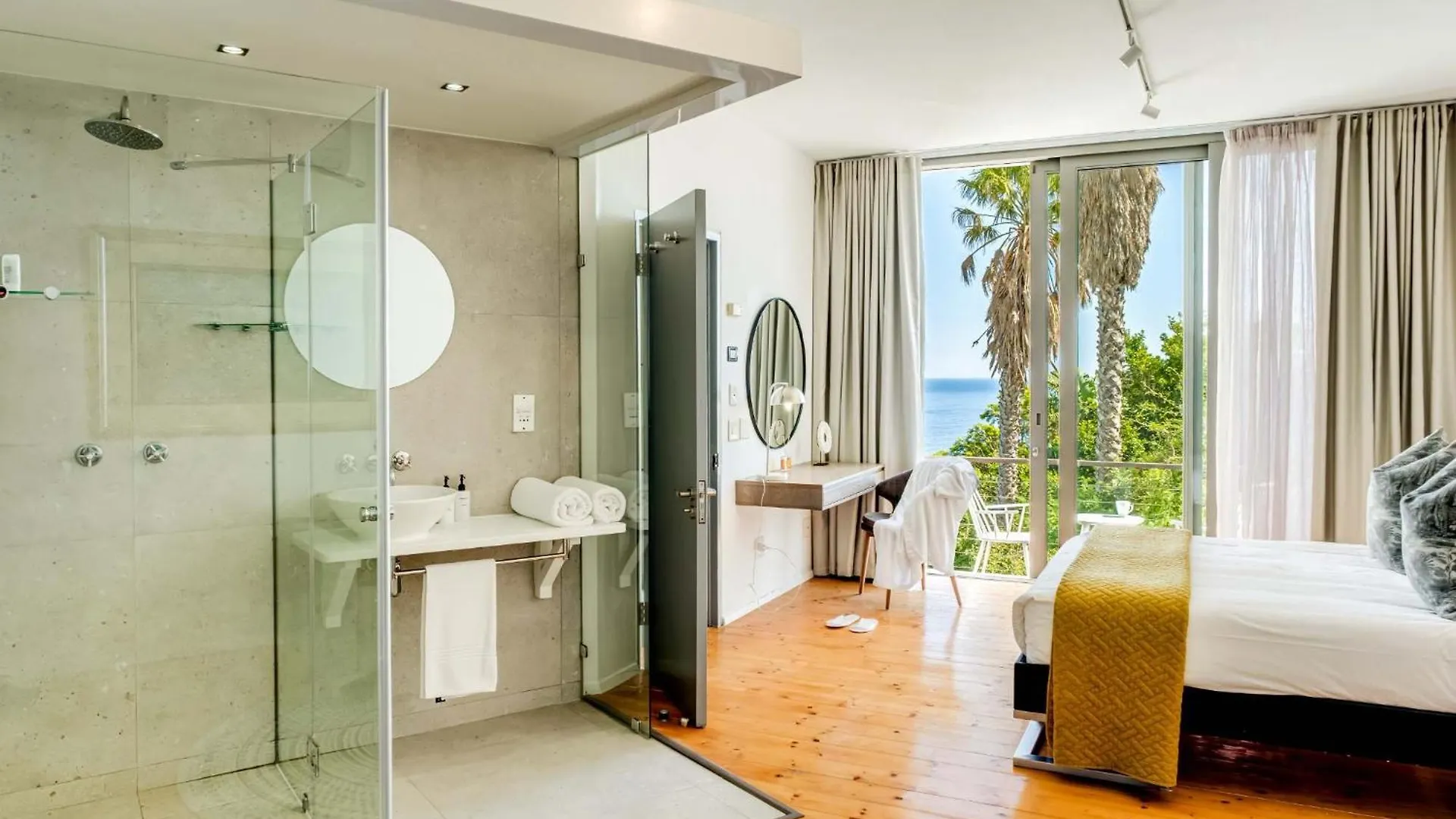 Extraordinary Family Retreat At Lobster Villa Cape Town